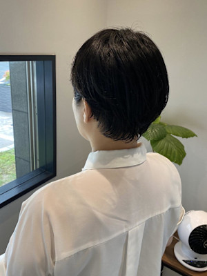 パーマ風ショートスタイル