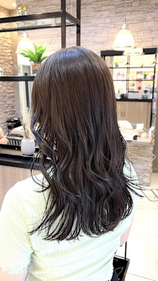 オリーブベージュ