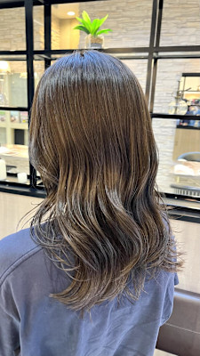 オリーブグレージュ