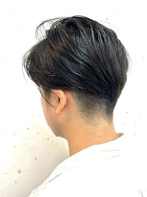 ３０代４０代５０代大人メンズ前下がりツーブロックショート髪型