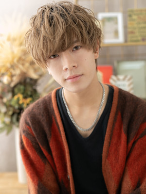 ハイトーンカラースパイラルマッシュパーマ　フレンチカジュアル