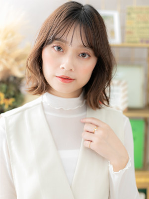 韓国風イヤリングカラー外ハネくびれボブディ　ボブパーマ