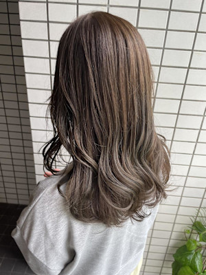 オリーブベージュ／セミロング