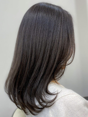 顔周りレイヤーカットくびれヘアミルクティーベージュカラー