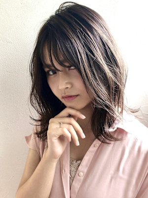 ナチュラル暗髪　ミディアムレイヤーStyle