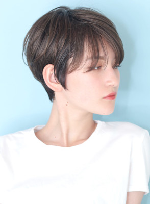 40代デザインカラーオリーブベージュ小顔レイヤーショート