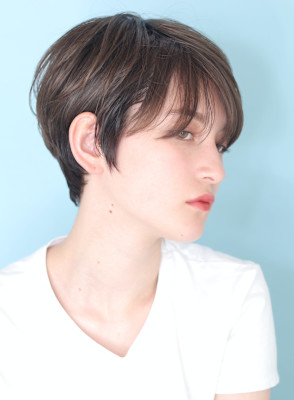 40代デザインカラーオリーブベージュ小顔レイヤーショート