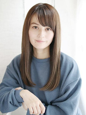 カジュアルなナチュラルストレートスタイル