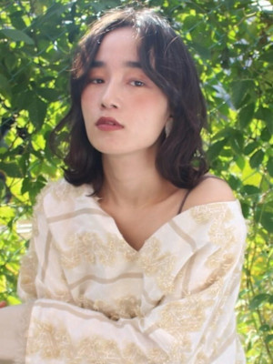 センターパート　顔周りカット　外ハネボブ　黒髪　くびれヘア