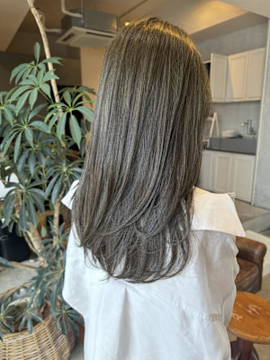 オリーブベージュ　レイヤーカット　赤み消しカラー　透明感