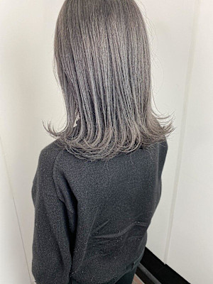 グレージュカラー切りっぱなしミディアム ぶつ切りボブ