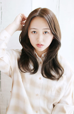 20代30代40代　韓国くびれレイヤーエモージュ