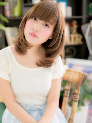 斜めバング大人かわいい小顔内巻きワンカール　シルキーベージュ