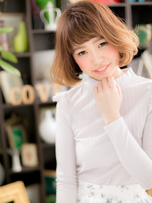 斜めバング外国人風小顔ふんわりカールボブ　ボブパーマ