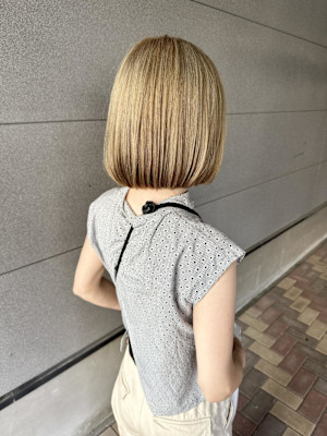 ボブ　ハイトーン　ダブルカラー