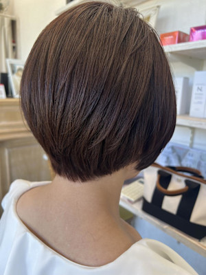 丸いシルエットが可愛いショートヘア