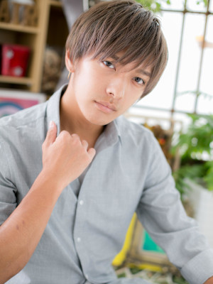 シアーグレージュ束感ショート・ネオウルフ　ハイトーンカラー