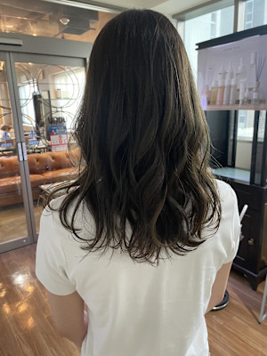 オリーブベージュ