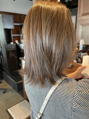 明るめベージュ