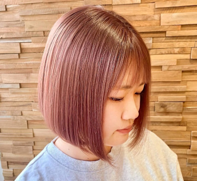 ピンクベージュ