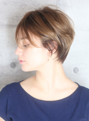 40代デザインカラーオリーブベージュ小顔レイヤーショート