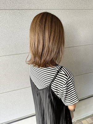 外はねボブ　ベージュカラー　