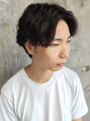 ソフトツイストスパイラルパーマ　ツーブロック　マッシュ　黒髪