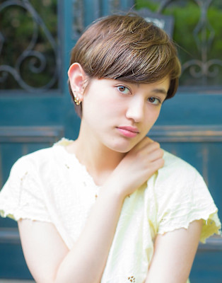 耳かけが大人かわいいエッジショート