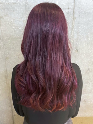 ブリーチなしカラー ピンクバイオレット 艶感 巻き髪