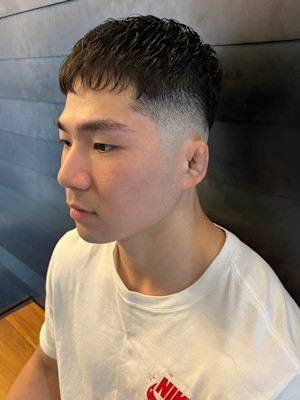 クロップスタイル イージーパーマ スキンフェード 黒髪