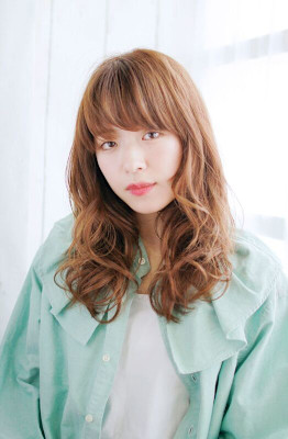 柔らかいミックスカールミディ