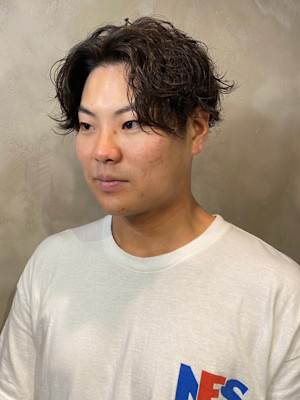 センターパート ダウンパーマ 前下がり ショートマッシュ