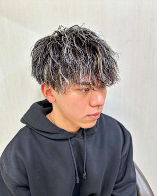 横浜メンズハイライトカラーメッシュパーマ波巻きマッシュへア