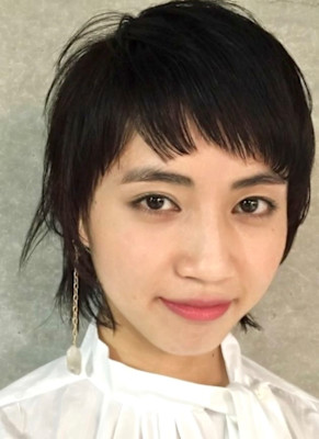 ショートバング個性的なザクザク短め前髪のウルフスタイル