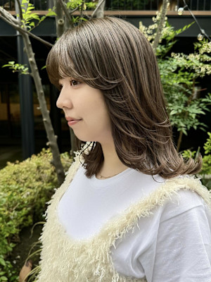 韓国風　顔周りレイヤーカット