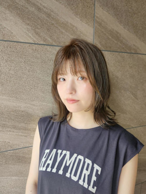 オリーブベージュ