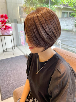 横顔美人の前下がりボブ