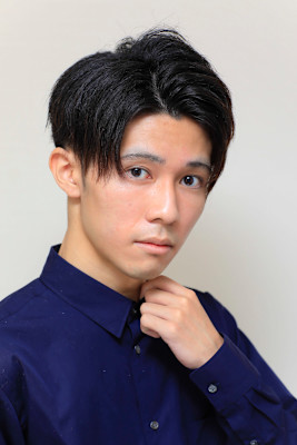 爽やかアップバングツーブロックショート