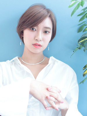 アッシュカラーのショートボブ