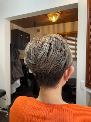 白髪ぼかしハイライトを入れたミセスショートヘアー