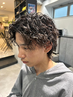 センターパートウルフ/ツイストスパイラルパーマ/無造作