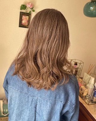 明るい白髪染めでエレガントヘアー