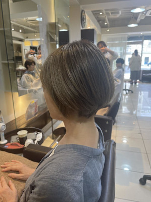 ショートスタイル　脱白髪染め