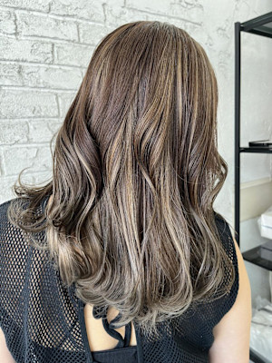 30.40代白髪ぼかしハイライトグレーベージュ