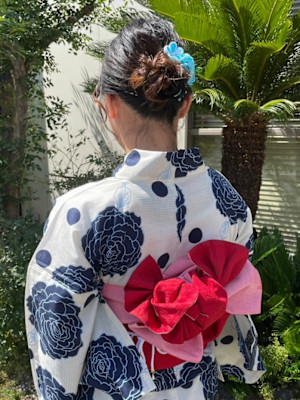 浴衣アレンジ　シニヨン　ゆるめお団子ヘア　おくれ毛