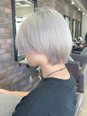 【pignon】ホワイトカラー　ウルフカット　ストレートヘア