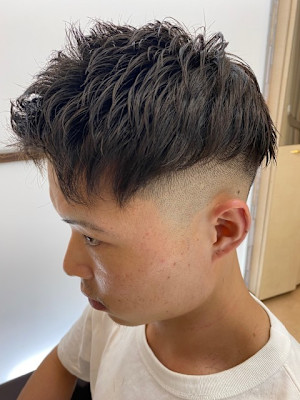 スキンフェード×アップバングスタイル