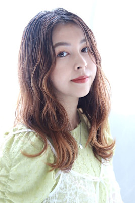 【10代20代30代】ナチュラルカールセミロング