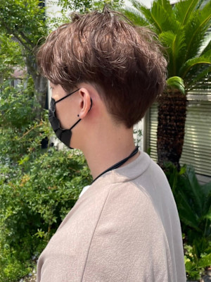 ツーブロック　ケアブリーチ　ミルクティーベージュ　パーマ