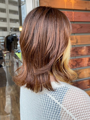 ミディアムレイヤー　ポイントカラー　ケアブリーチ　ベージュ